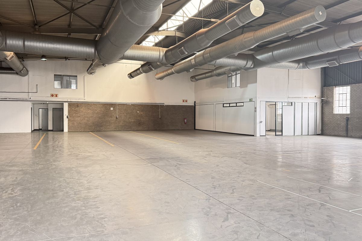 High-Impact 1,083m2 Warehouse with Offices To Let in Prime Samrand Location with N1 Visibility - Photo 3
