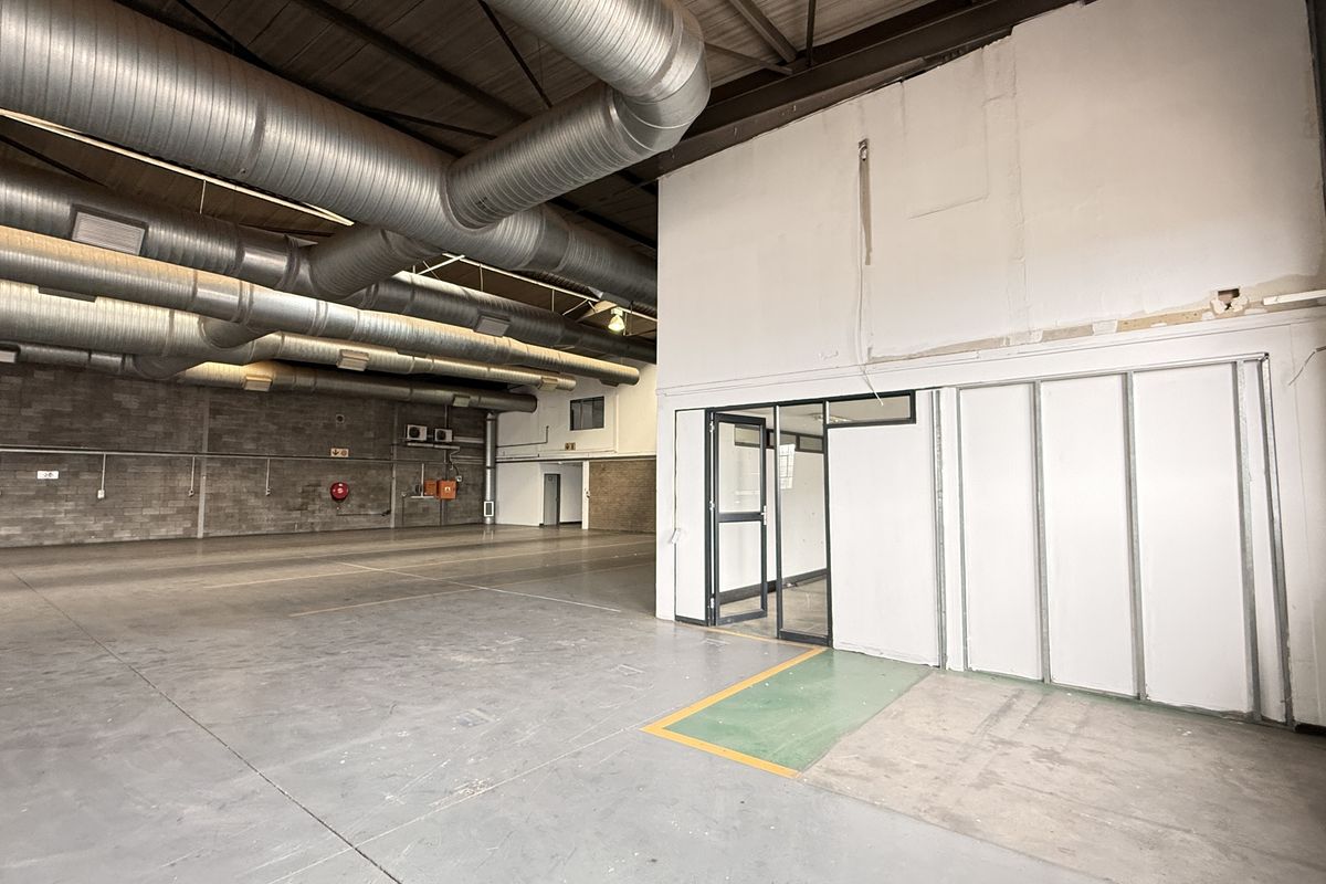 High-Impact 1,083m2 Warehouse with Offices To Let in Prime Samrand Location with N1 Visibility - Photo 5