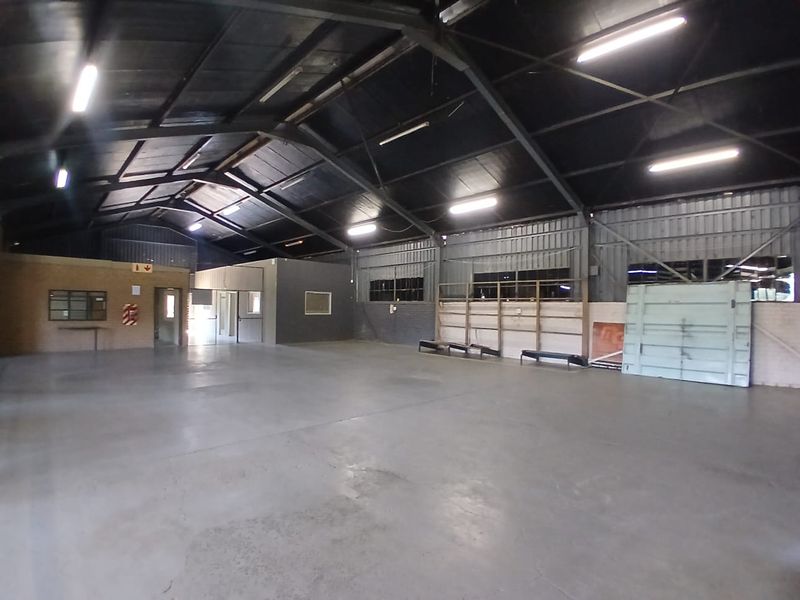 High-Capacity Warehouse with Yard Advantage - Photo 10