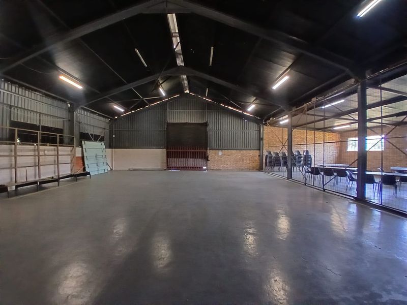 High-Capacity Warehouse with Yard Advantage - Photo 6