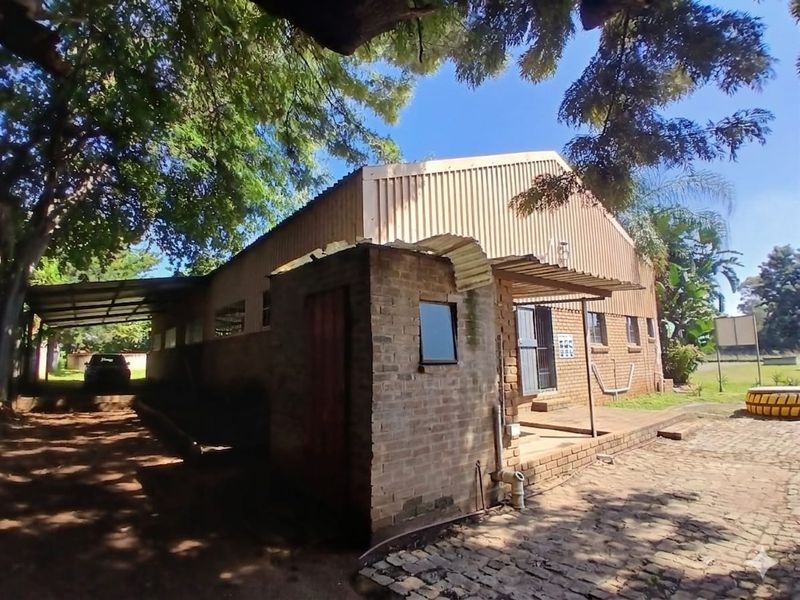 High-Capacity Warehouse with Yard Advantage - Photo 5