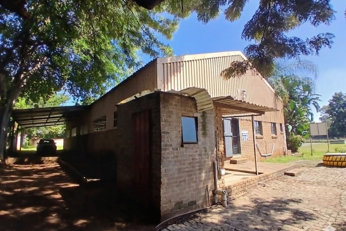 High-Capacity Warehouse with Yard Advantage - Photo 5