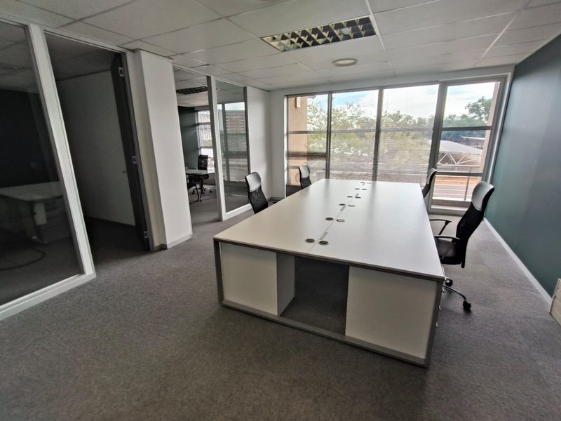 Compact, Stylish Furnished 19m2 Office in Prestigious Die Hoewes Address, Centurion - Photo 9