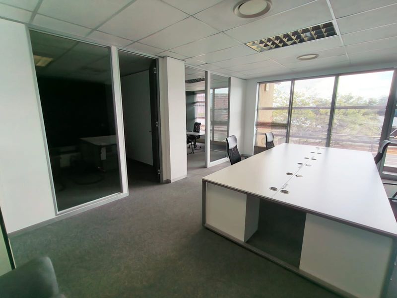 Compact, Stylish Furnished 19m2 Office in Prestigious Die Hoewes Address, Centurion - Photo 4