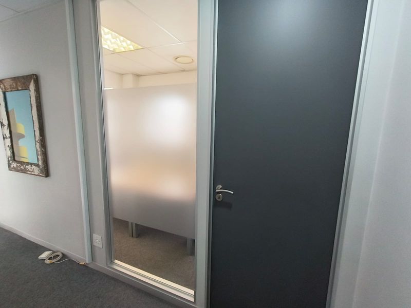 Compact, Stylish Furnished 19m2 Office in Prestigious Die Hoewes Address, Centurion - Photo 5