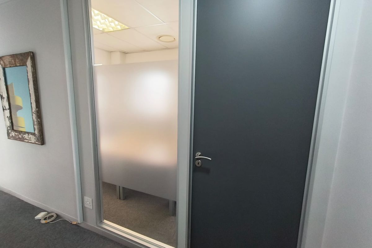 Compact, Stylish Furnished 19m2 Office in Prestigious Die Hoewes Address, Centurion - Photo 5