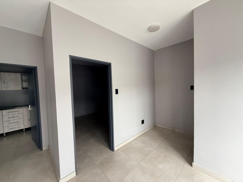 Commercial Unit to Let in Waterval East Business Park, Rustenburg - Photo 7