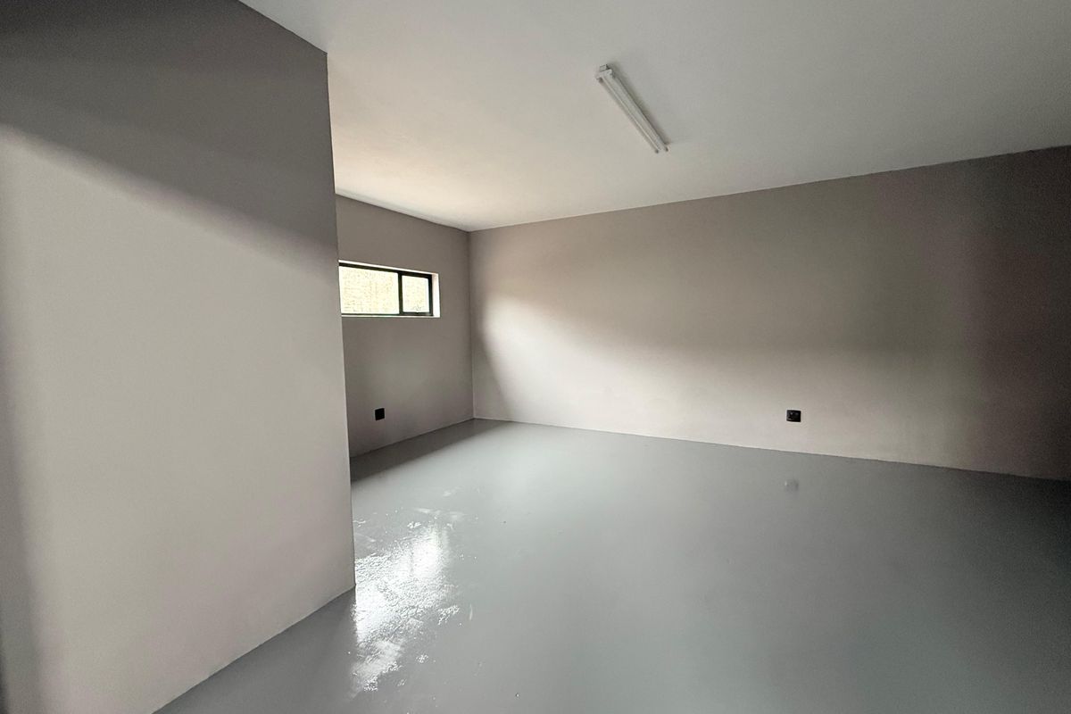 Commercial Unit to Let in Waterval East Business Park, Rustenburg - Photo 4