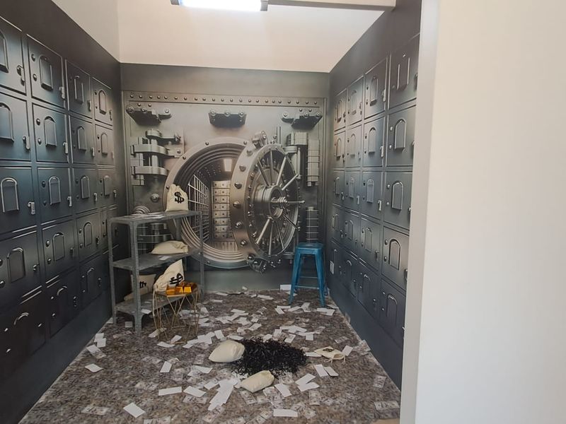 220m2 Retail to Let - No restaurants please - Photo 8