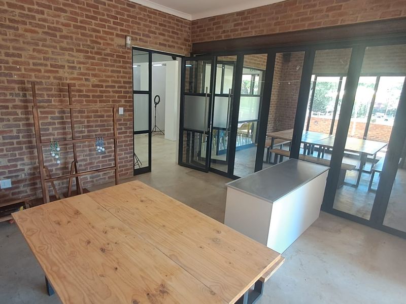 220m2 Retail to Let - No restaurants please - Photo 6