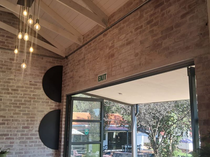 220m2 Retail to Let - No restaurants please - Photo 3