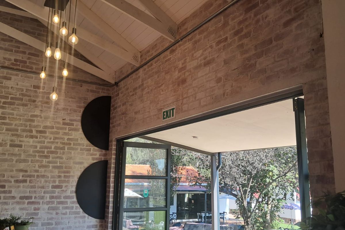 220m2 Retail to Let - No restaurants please - Photo 3