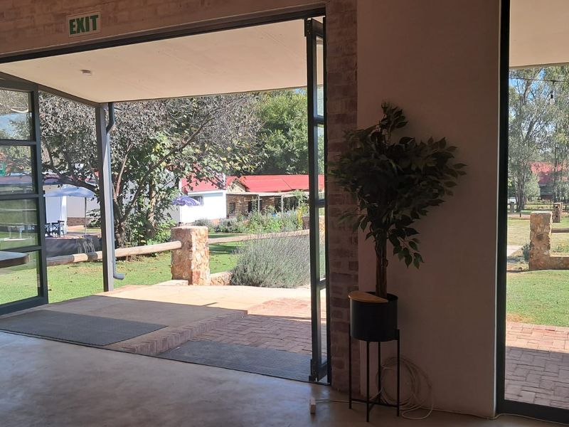 220m2 Retail to Let - No restaurants please - Photo 2