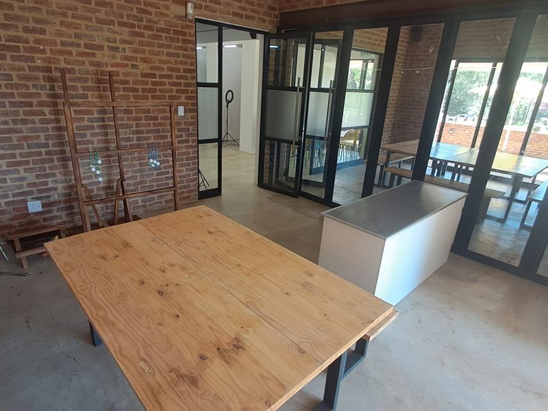 220m2 Retail to Let - No restaurants please - Photo 5