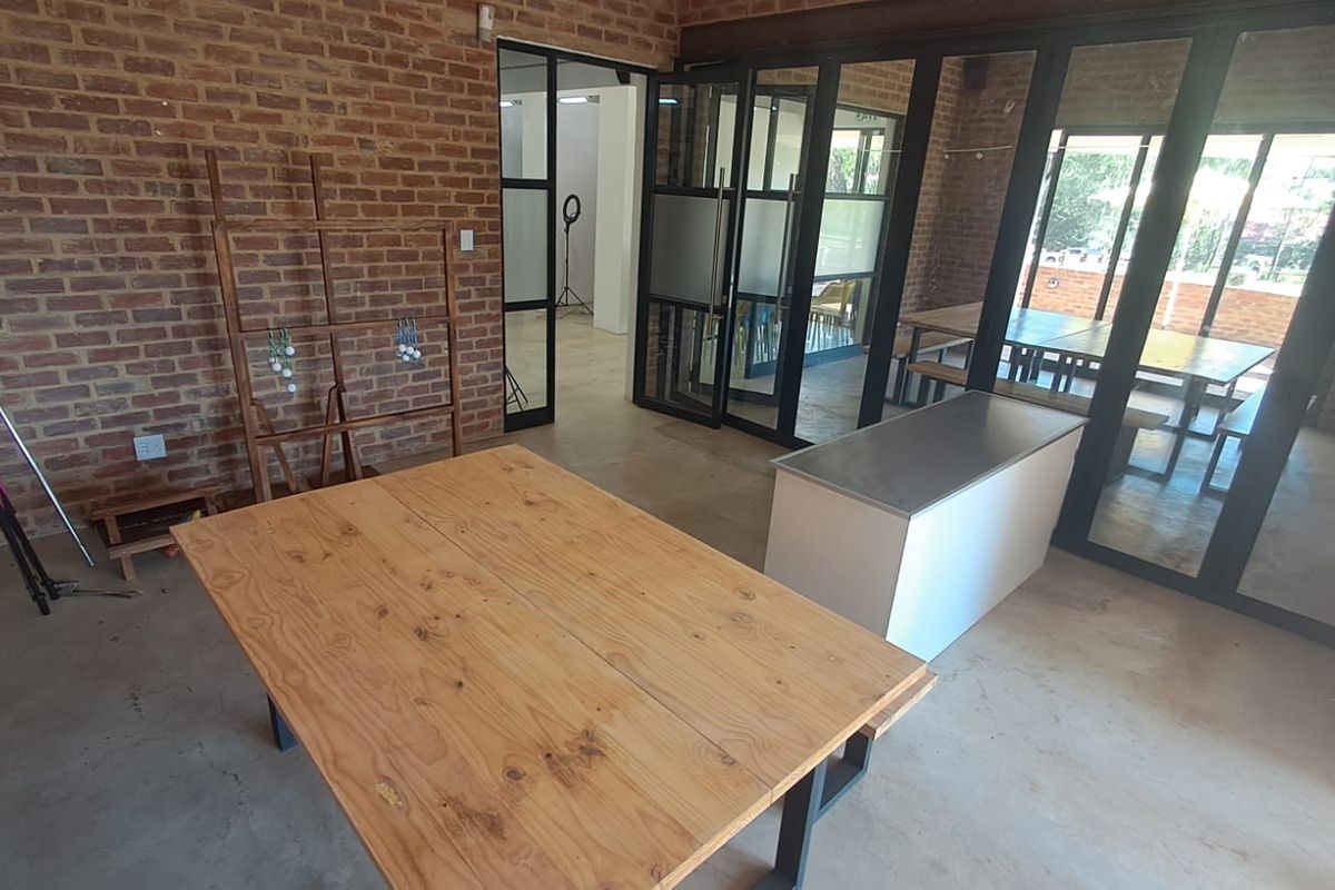 220m2 Retail to Let - No restaurants please - Photo 5