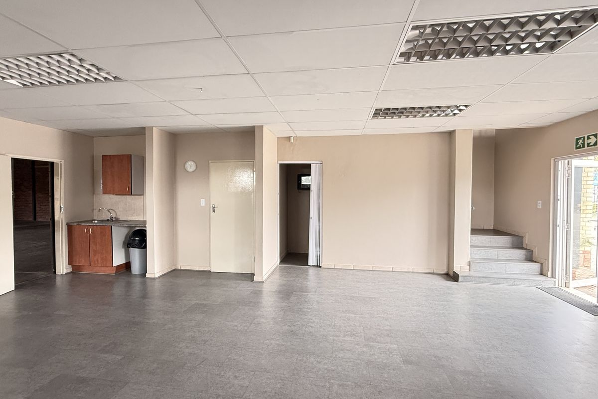 AAA-Grade 445m2 Warehouse To Let in Rooihuiskraal, Secure Industrial Node with Direct N1 Access - Photo 4