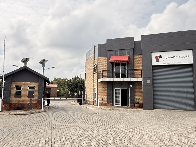 AAA-Grade 445m2 Warehouse To Let in Rooihuiskraal, Secure Industrial Node with Direct N1 Access - Photo 2