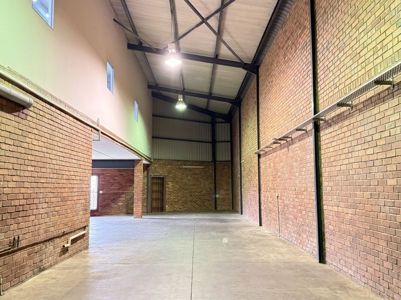 AAA-Grade 445m2 Warehouse To Let in Rooihuiskraal, Secure Industrial Node with Direct N1 Access - Photo 10