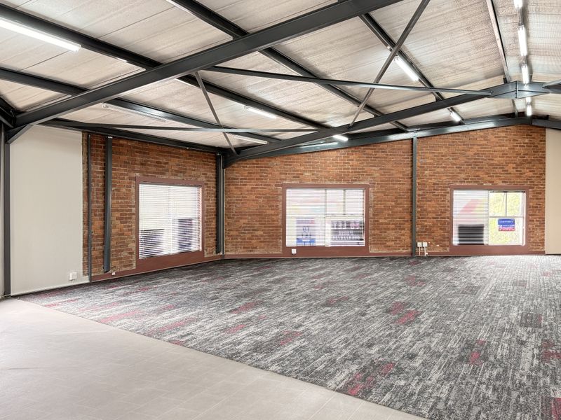 Prime 445m2 AAA-Grade Warehouse For Sale in Rooihuiskraal, Secure Business Park and N1 Access - Photo 5