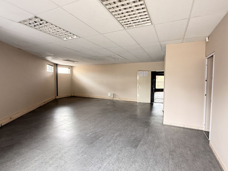 Prime 445m2 AAA-Grade Warehouse For Sale in Rooihuiskraal, Secure Business Park and N1 Access - Photo 3