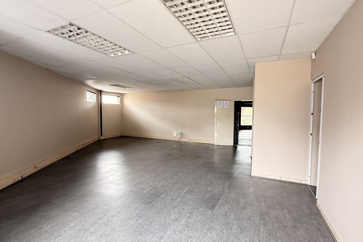 Prime 445m2 AAA-Grade Warehouse For Sale in Rooihuiskraal, Secure Business Park and N1 Access - Photo 3