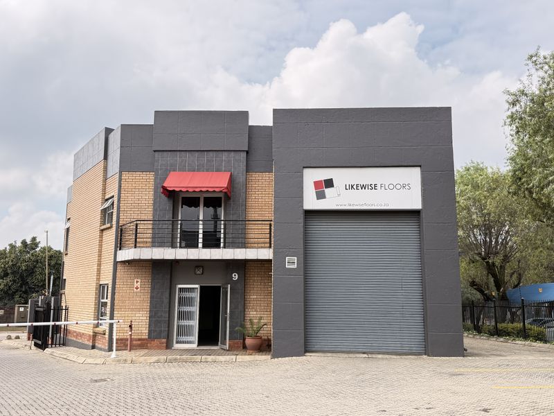 Prime 445m2 AAA-Grade Warehouse For Sale in Rooihuiskraal, Secure Business Park and N1 Access - Photo 2