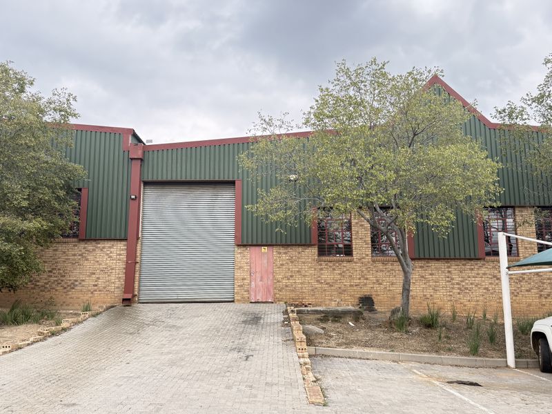 High-Impact N1 Exposure Prime 1,033m2 Warehouse in Samrand Business Park, Centurion - Photo 2