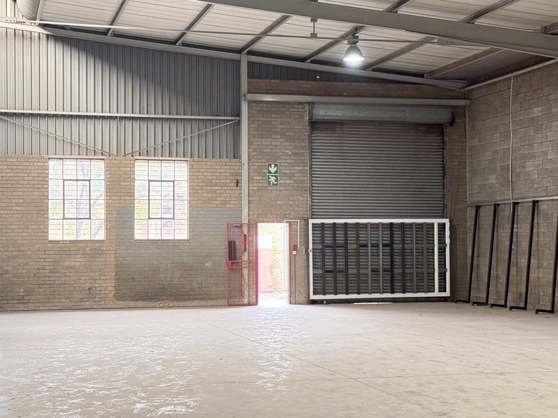 High-Impact N1 Exposure Prime 1,033m2 Warehouse in Samrand Business Park, Centurion - Photo 8
