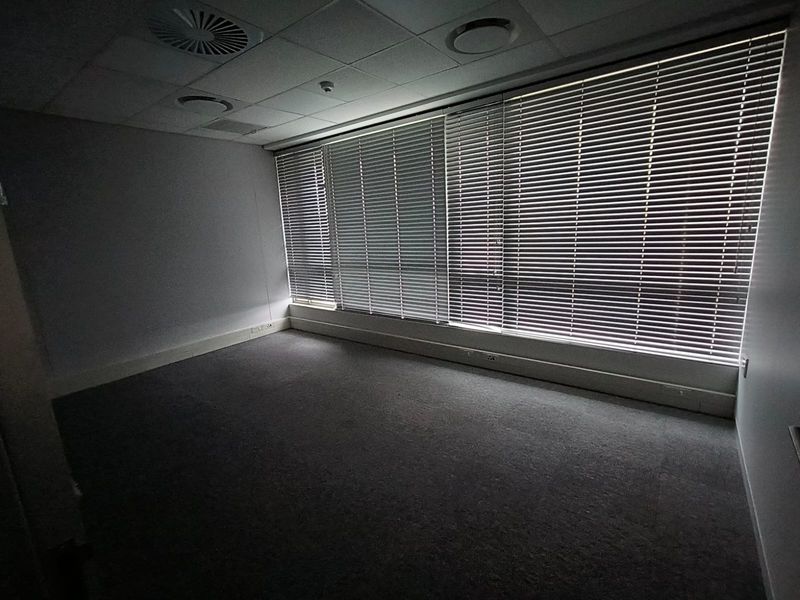 Premium 680m2 Fully Fitted Office in Green Star Rated Lakeside 3, Immediate Occupation - Photo 7