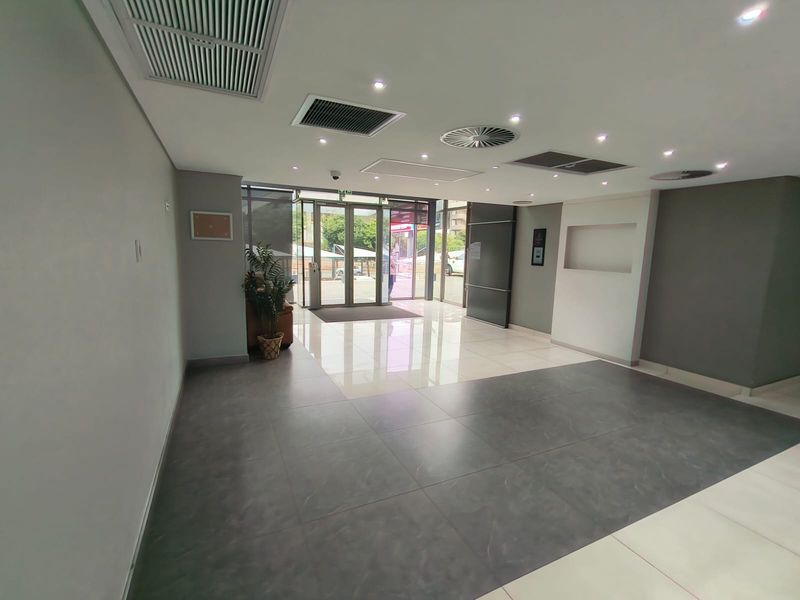 Premium 680m2 Fully Fitted Office in Green Star Rated Lakeside 3, Immediate Occupation - Photo 6