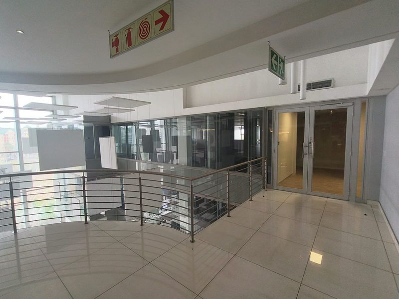 Premium 680m2 Fully Fitted Office in Green Star Rated Lakeside 3, Immediate Occupation - Photo 4