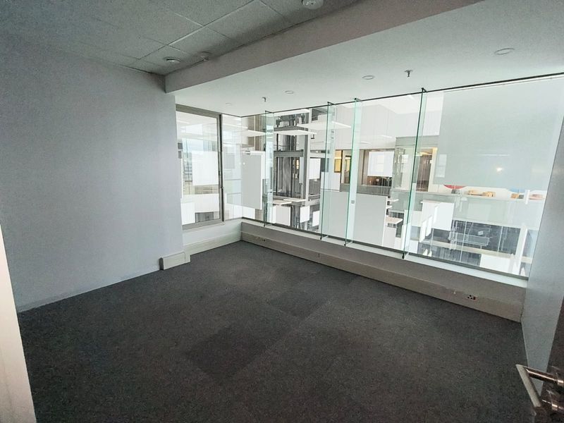 Premium 680m2 Fully Fitted Office in Green Star Rated Lakeside 3, Immediate Occupation - Photo 10