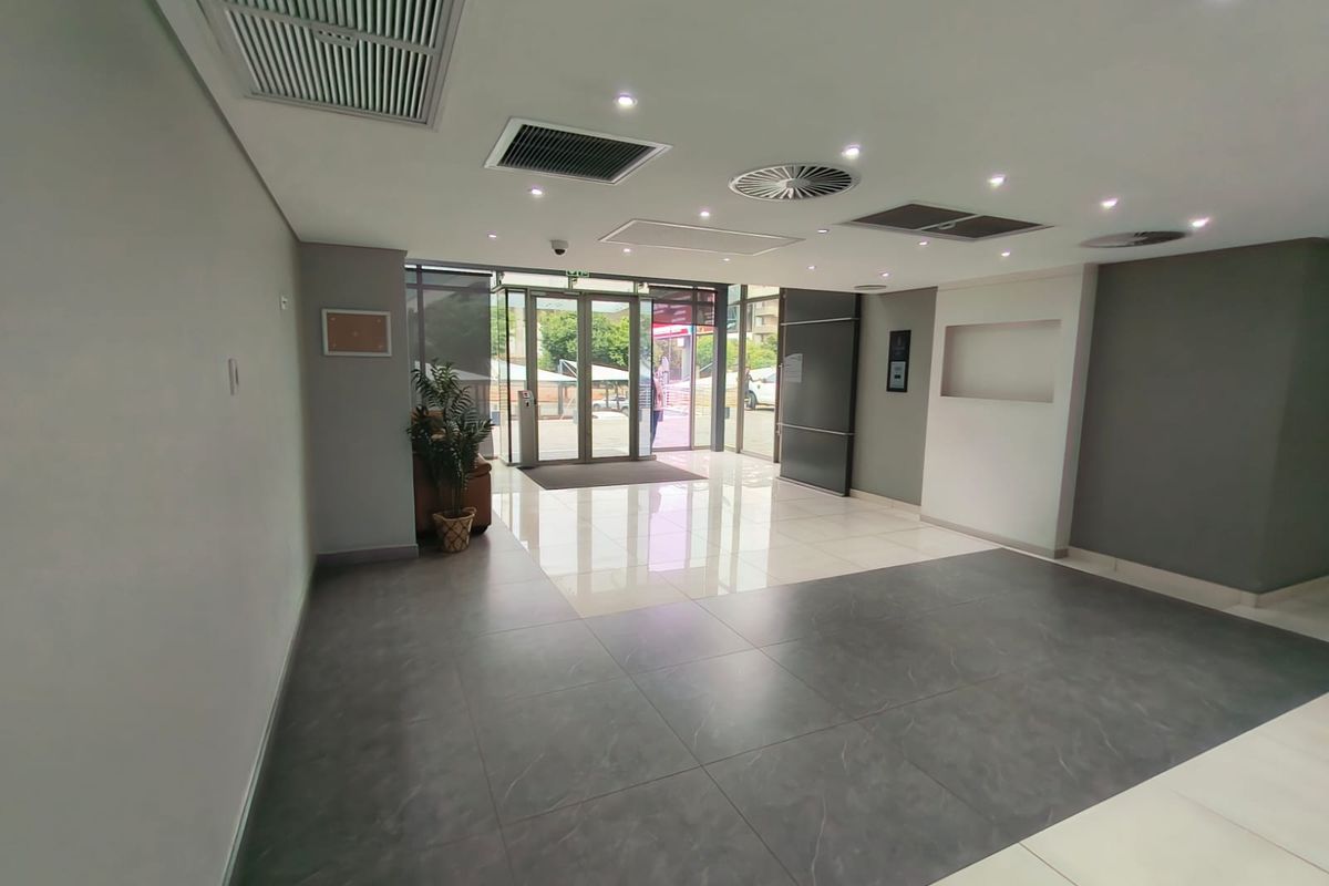 Premium 680m2 Fully Fitted Office in Green Star Rated Lakeside 3, Immediate Occupation - Photo 2
