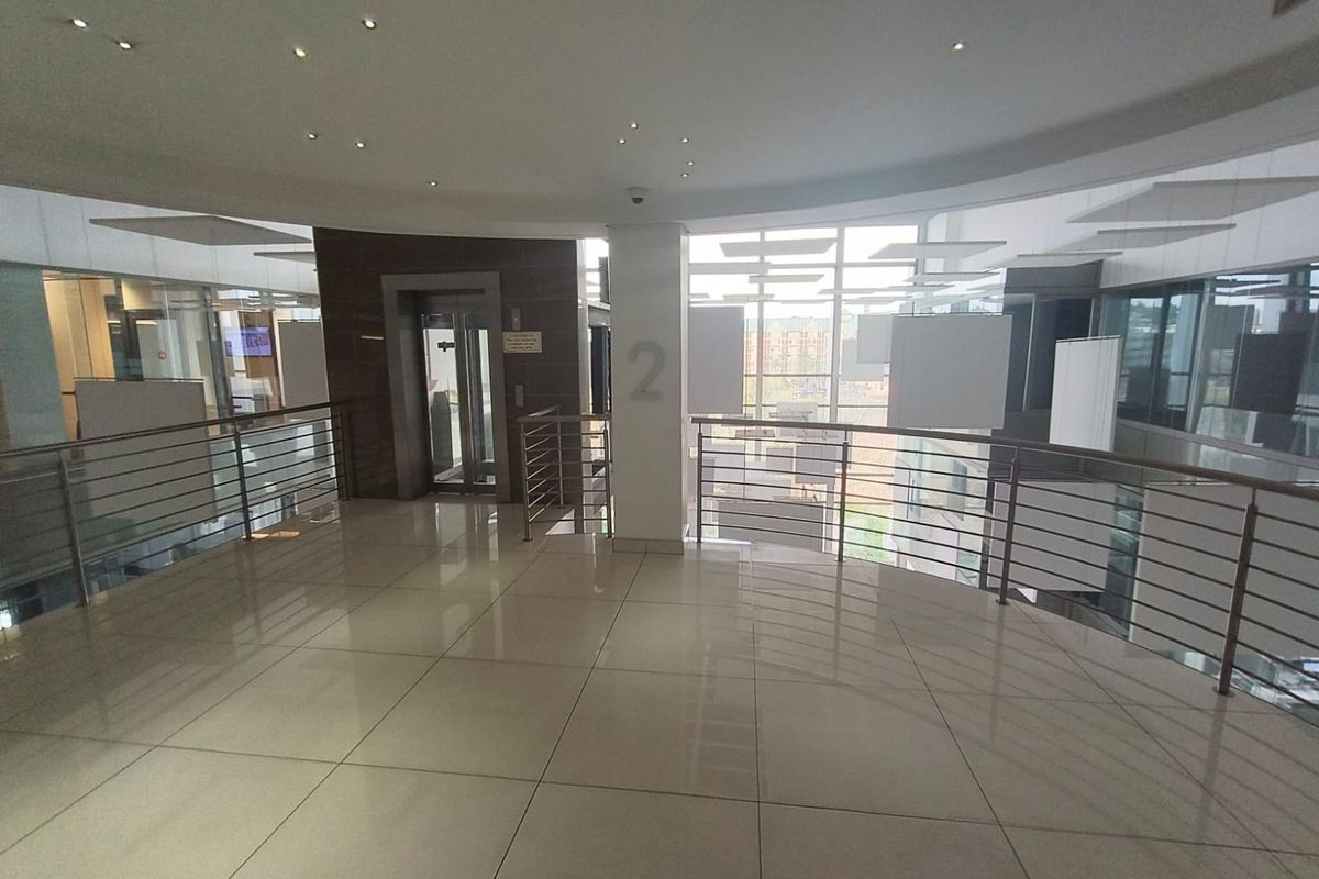 Premium 680m2 Fully Fitted Office in Green Star Rated Lakeside 3, Immediate Occupation - Photo 3