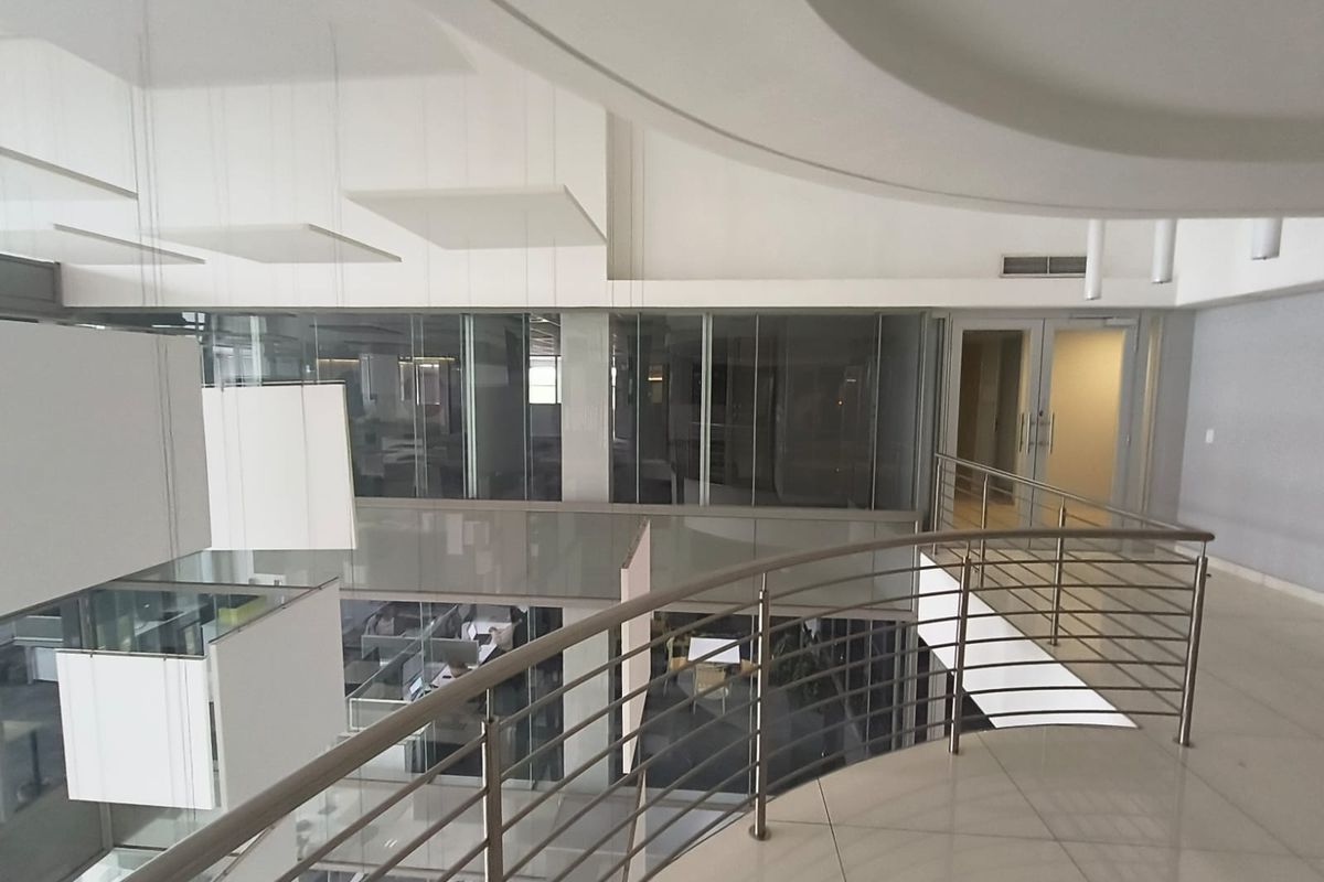 Premium 680m2 Fully Fitted Office in Green Star Rated Lakeside 3, Immediate Occupation - Photo 5