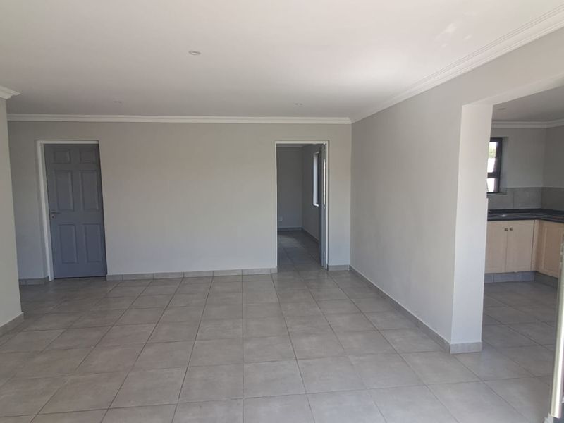 360m2 Warehouse with offices in Pomona - Photo 9