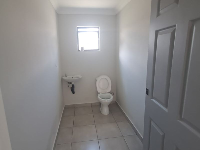 360m2 Warehouse with offices in Pomona - Photo 7