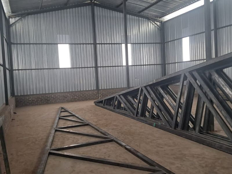 360m2 Warehouse with offices in Pomona - Photo 4