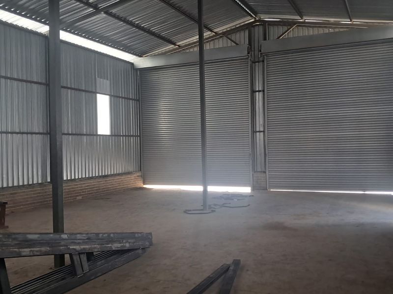 360m2 Warehouse with offices in Pomona - Photo 3