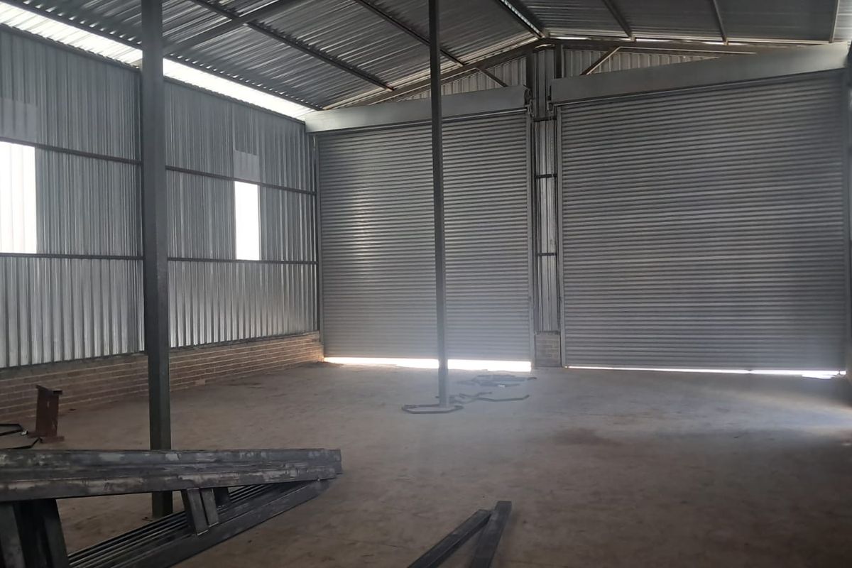 360m2 Warehouse with offices in Pomona - Photo 3