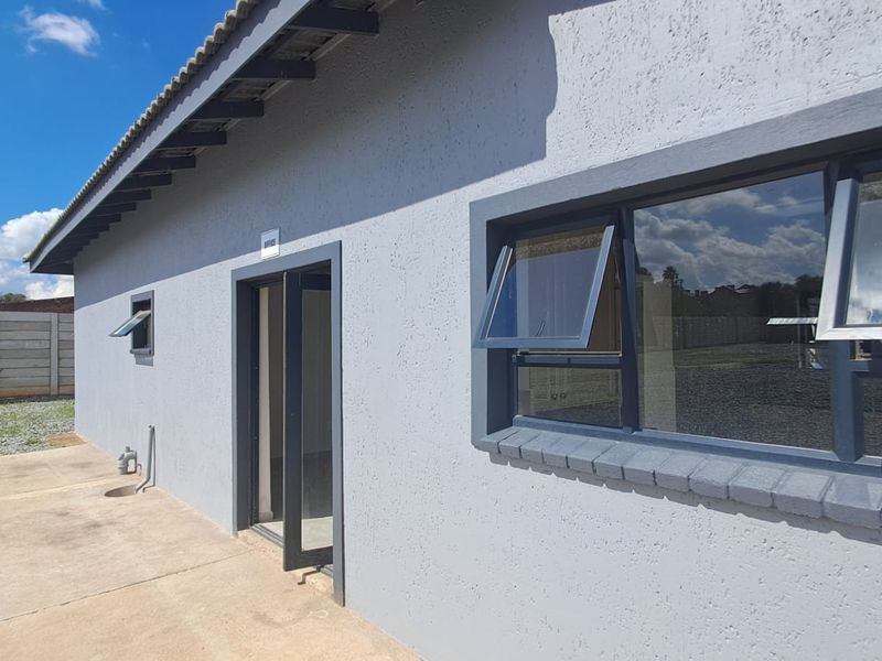 360m2 Warehouse with offices in Pomona - Photo 5