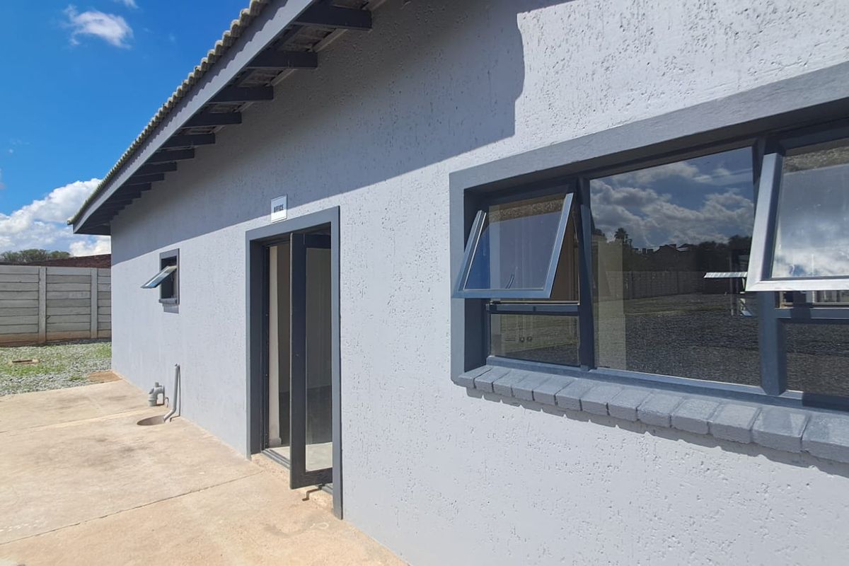 360m2 Warehouse with offices in Pomona - Photo 5