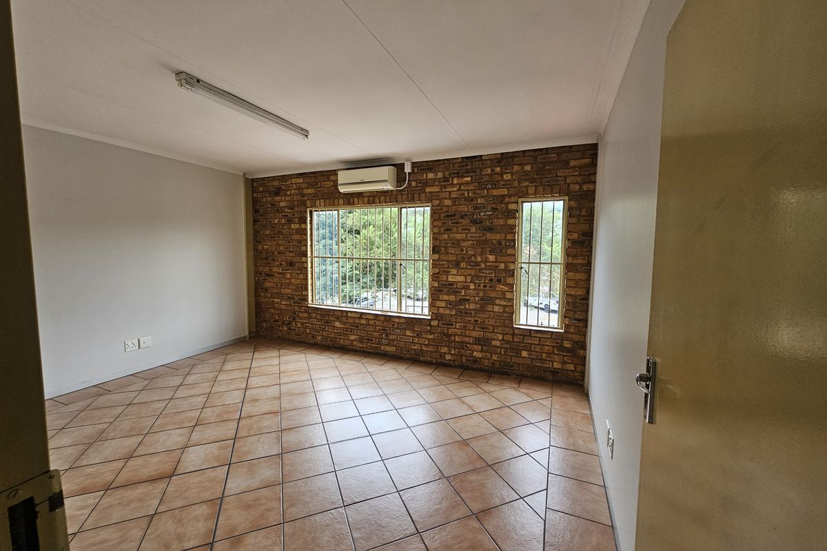 TO LET- Warehouse Hennopspak Industrial Centurion - Photo 5