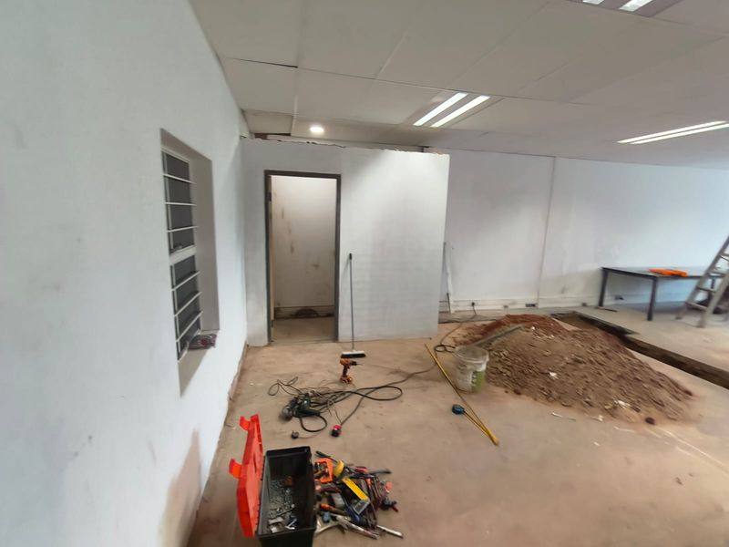 Secure A-Grade 100m2 Warehouse in Highveld, Industrial Space with Excellent Access - Photo 7