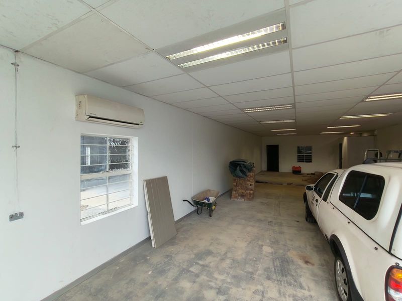 Secure A-Grade 100m2 Warehouse in Highveld, Industrial Space with Excellent Access - Photo 2