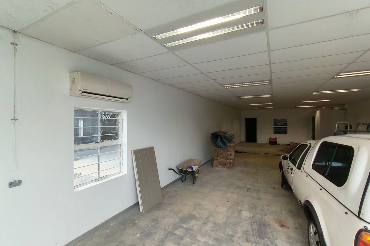 Secure A-Grade 100m2 Warehouse in Highveld, Industrial Space with Excellent Access - Photo 2