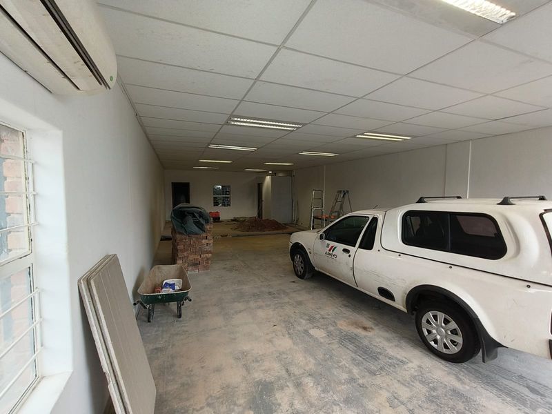 Secure A-Grade 100m2 Warehouse in Highveld, Industrial Space with Excellent Access - Photo 10