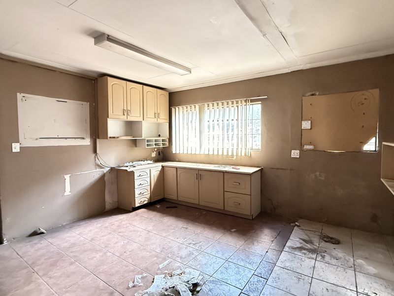 High-Exposure Industrial Powerhouse 1,350m2 Warehouse To Let in Prime Centurion Node - Photo 5