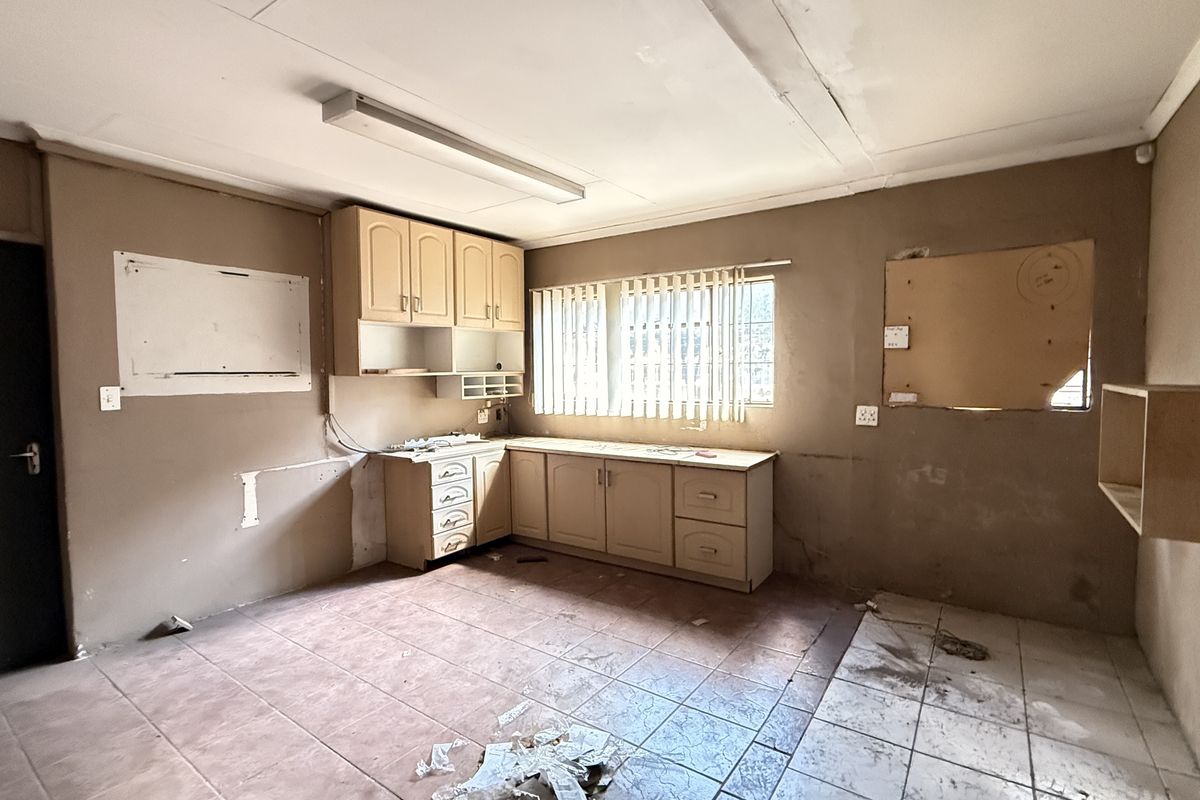 High-Exposure Industrial Powerhouse 1,350m2 Warehouse To Let in Prime Centurion Node - Photo 5