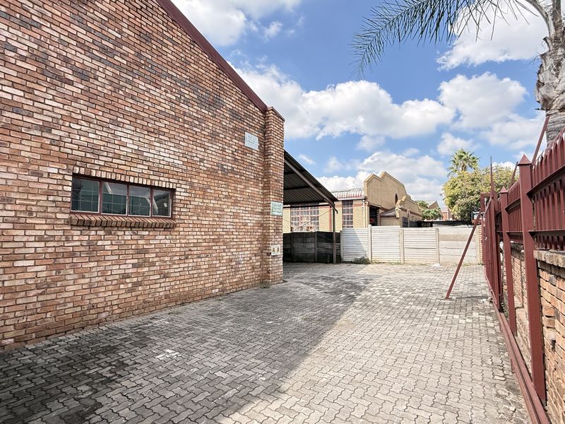 Freestanding Industrial Asset, 1 350m2 Warehouse with Mezzanine For Sale in Prime Centurion Location - Photo 5